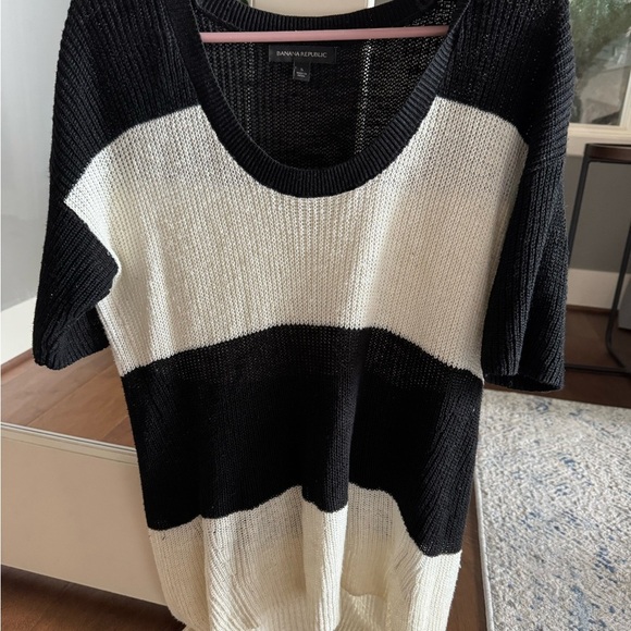 Banana Republic Sweaters - Banana Republic Black and White High Low Sweater